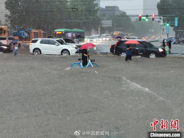 最新大暴雨,突袭性极端暴雨袭击多地。